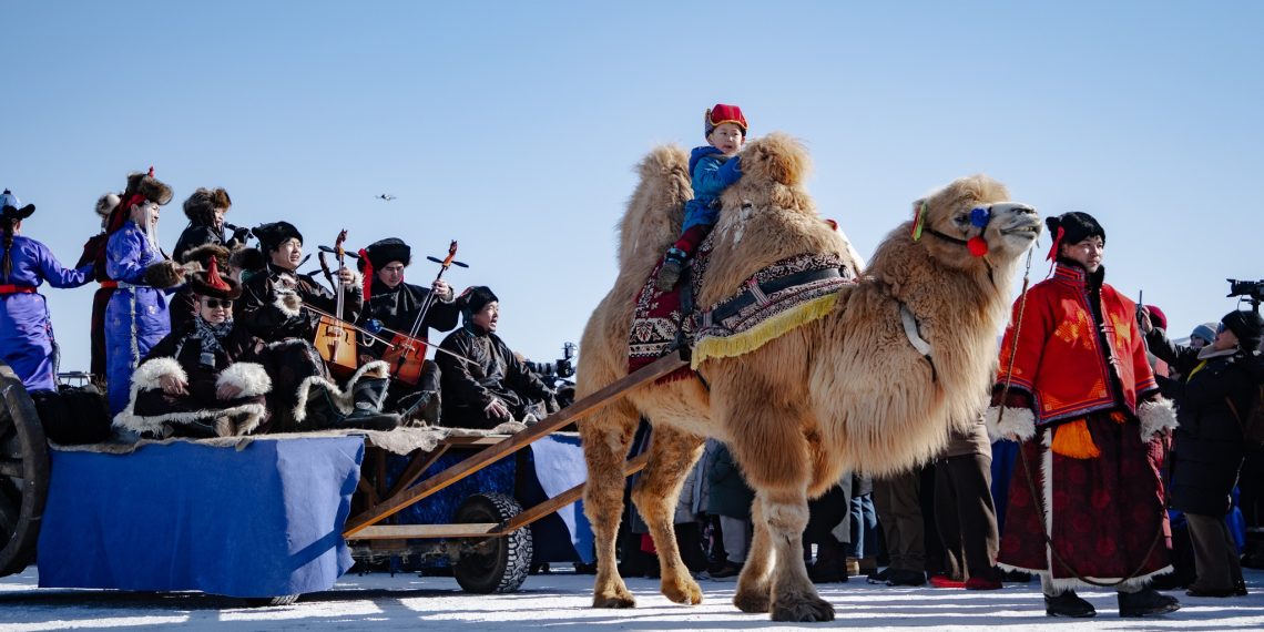 Түмэн тэмээний өлгийд тэмээний баяр боллоо