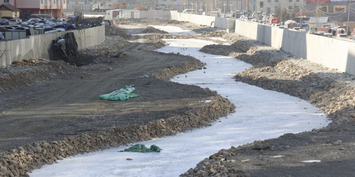 Сэлбэ гол амь тавихад ойрхон байна